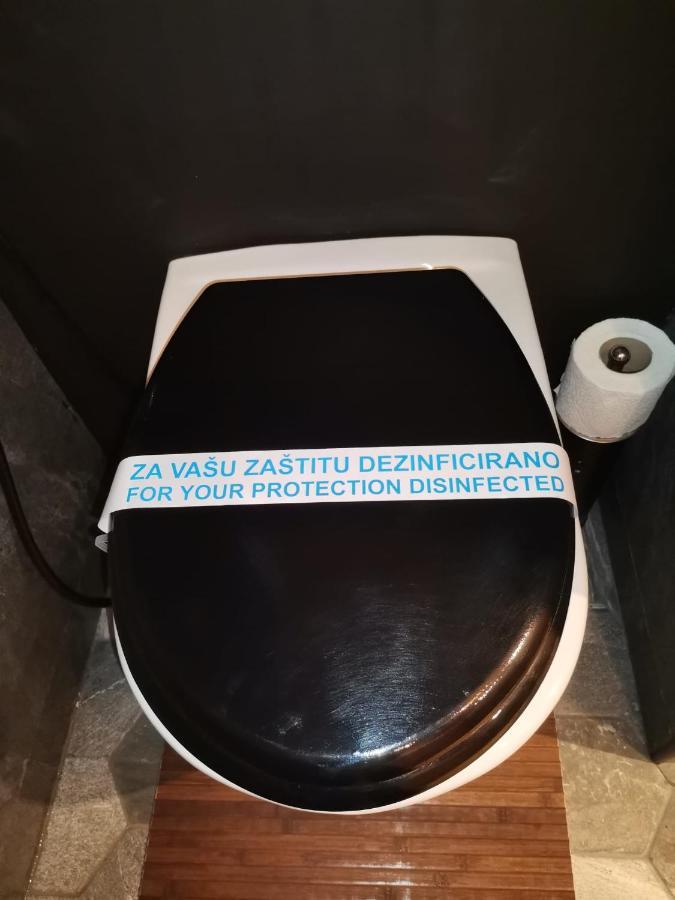 Studio Apartman Black & White Centar Sarajevo Free Parking Kültér fotó