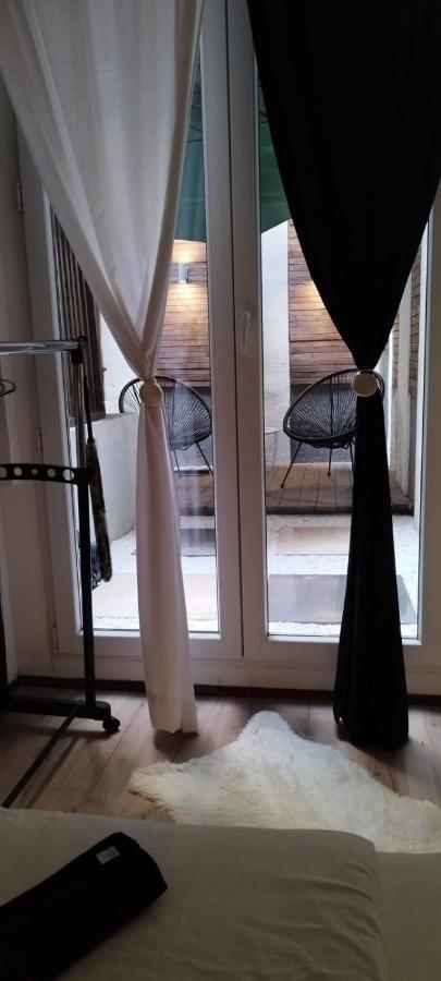 Studio Apartman Black & White Centar Sarajevo Free Parking Kültér fotó